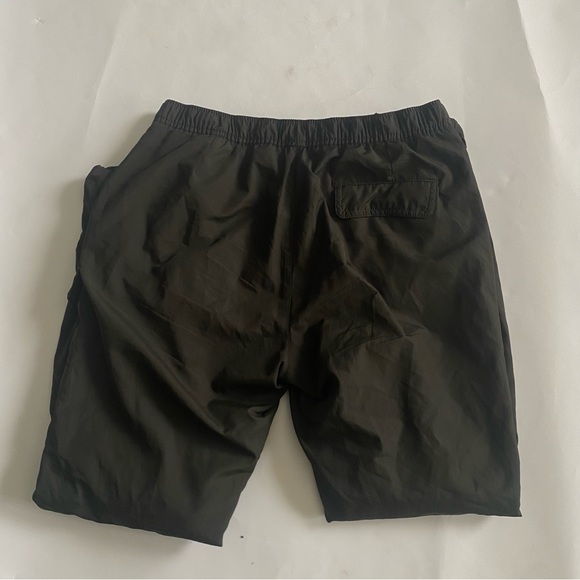 Olive green cargo pants from Uniqlo. Size medium men’s. Lined for the cold. - Picture 6 of 8